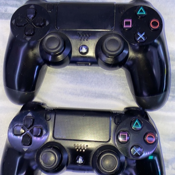 PS4 Controllers - Picture 3 of 3